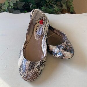 Steve Madden Python Heaven Slip-On Ballet Flats Size 5.5 EUC Never Worn